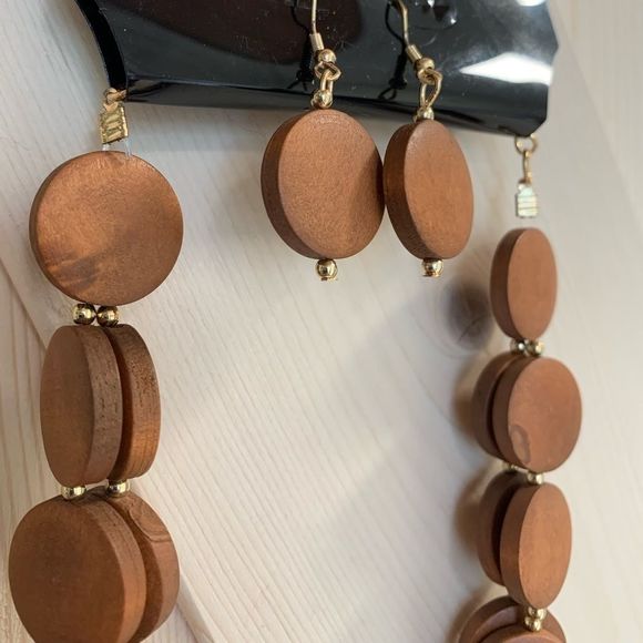 2 PIECE Circular Wooden Matching Necklace and Earrings - Picture 2 of 3